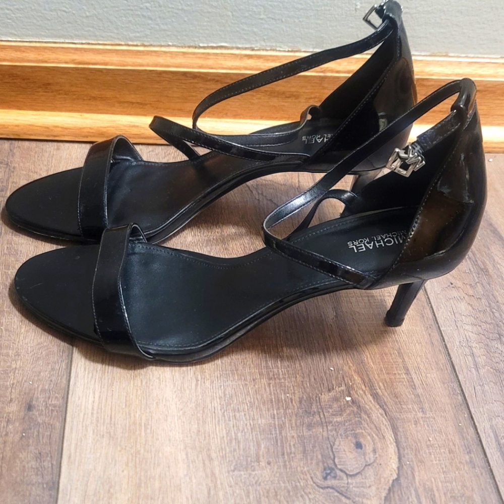 Michael Kors Simone Sandals NWOT